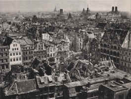 01_stare_miasto_1945.jpg (661727 bytes)