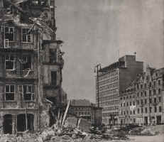 08_rynek_czesc_zachodnia_1945.jpg (668895 bytes)