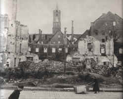 12_dawny_klasztor_bernardynow_1945.jpg (470174 bytes)